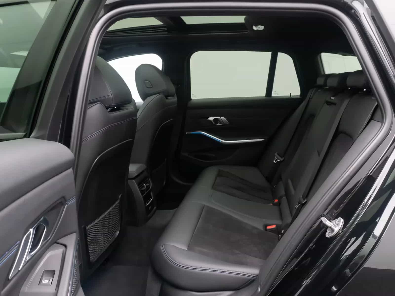 BMW 3 Series 02/2023-photo-25