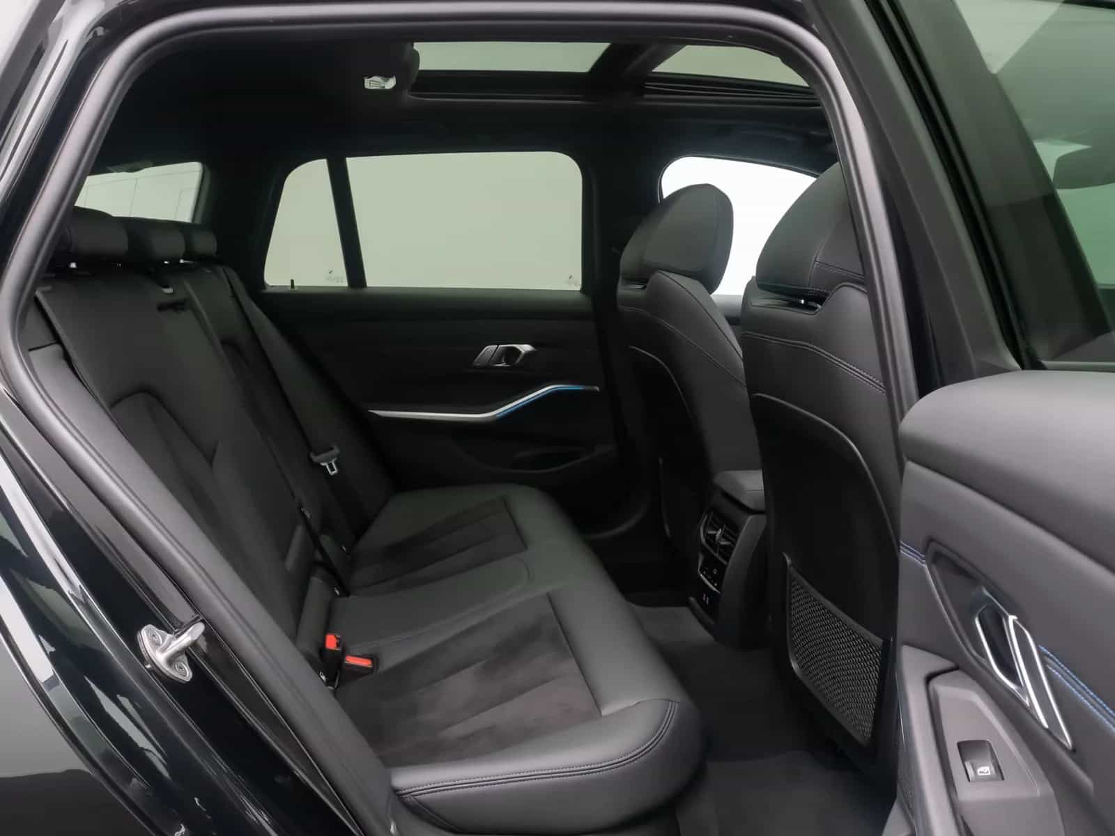 BMW 3 Series 02/2023-photo-26