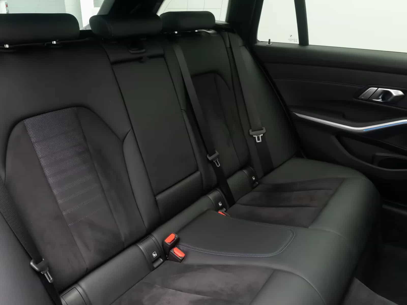 BMW 3 Series 02/2023-photo-29