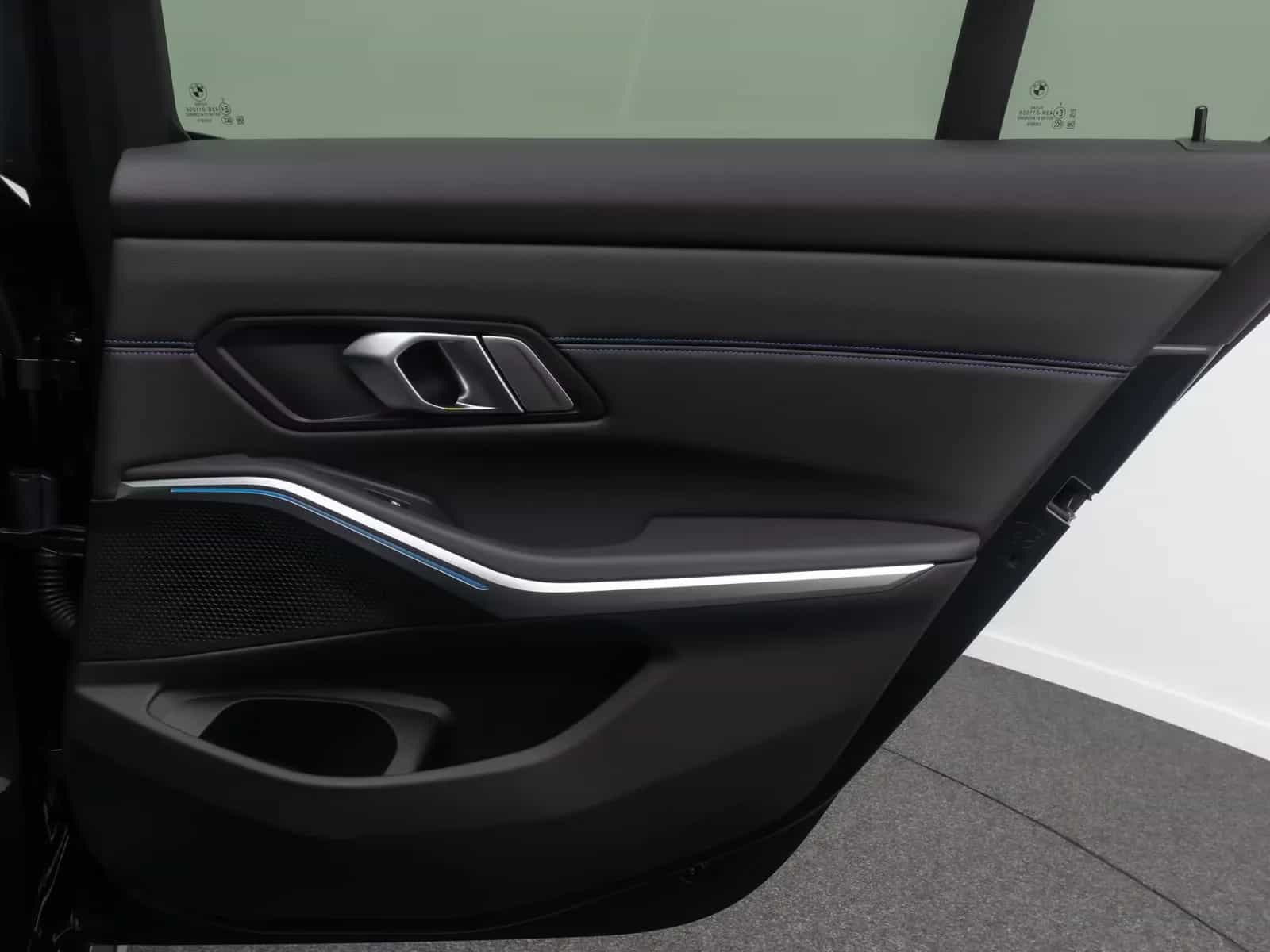 BMW 3 Series 02/2023-photo-33
