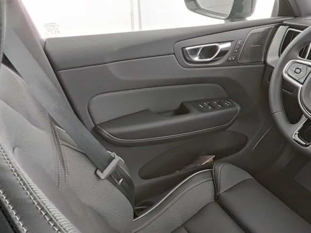 Volvo XC60 B5 Ultra Black Edition*SD*Luftf*AWD 07/2025-photo-11