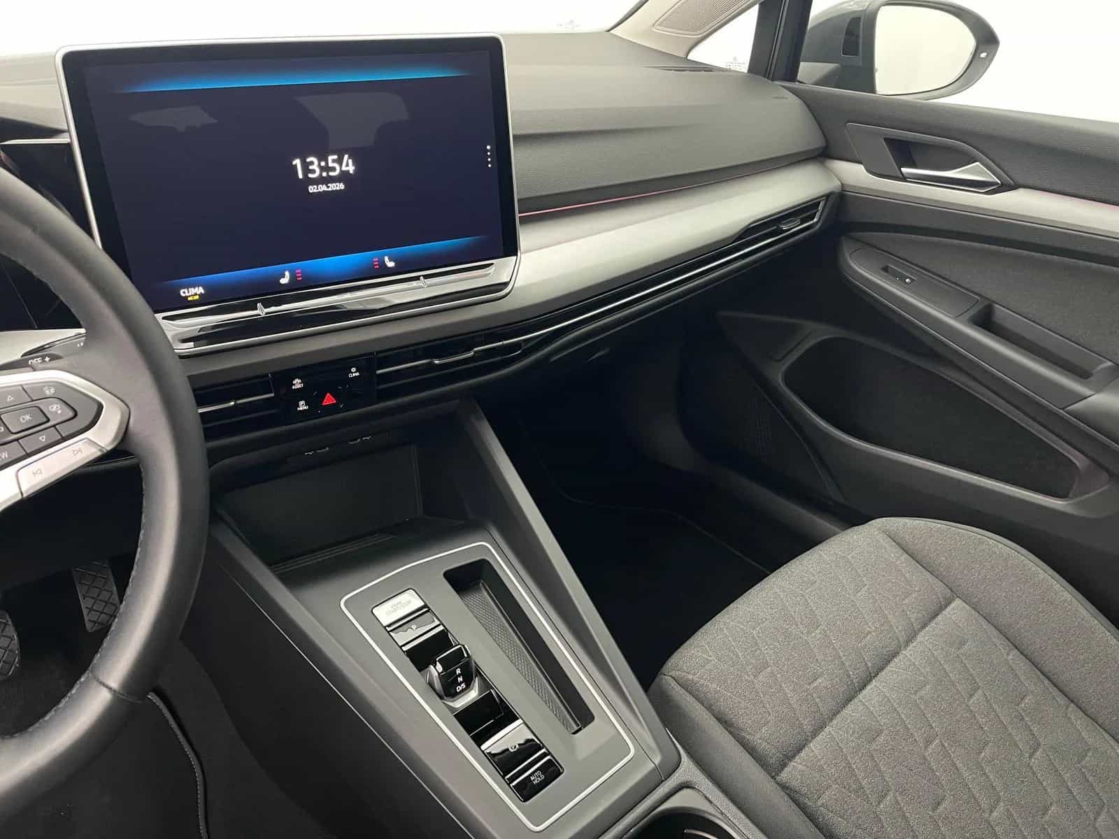 Volkswagen Golf 09/2024-photo-20