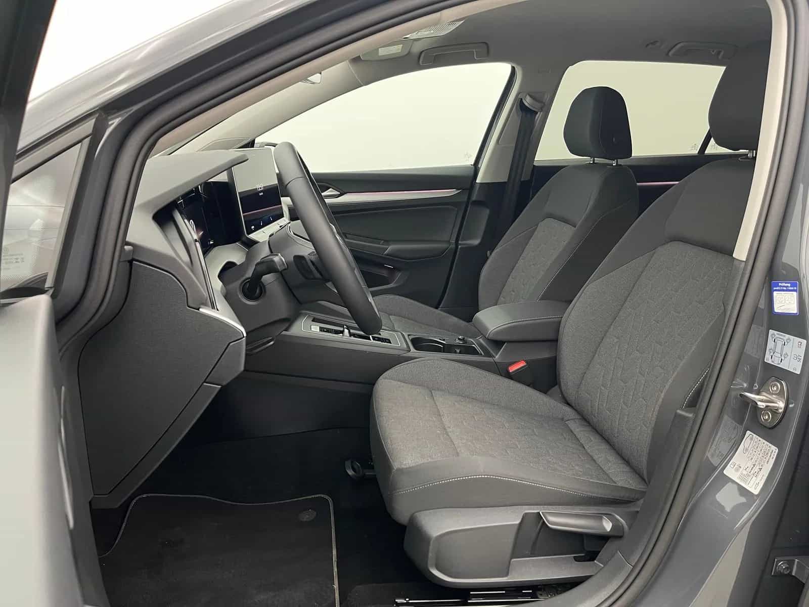 Volkswagen Golf 09/2024-photo-27