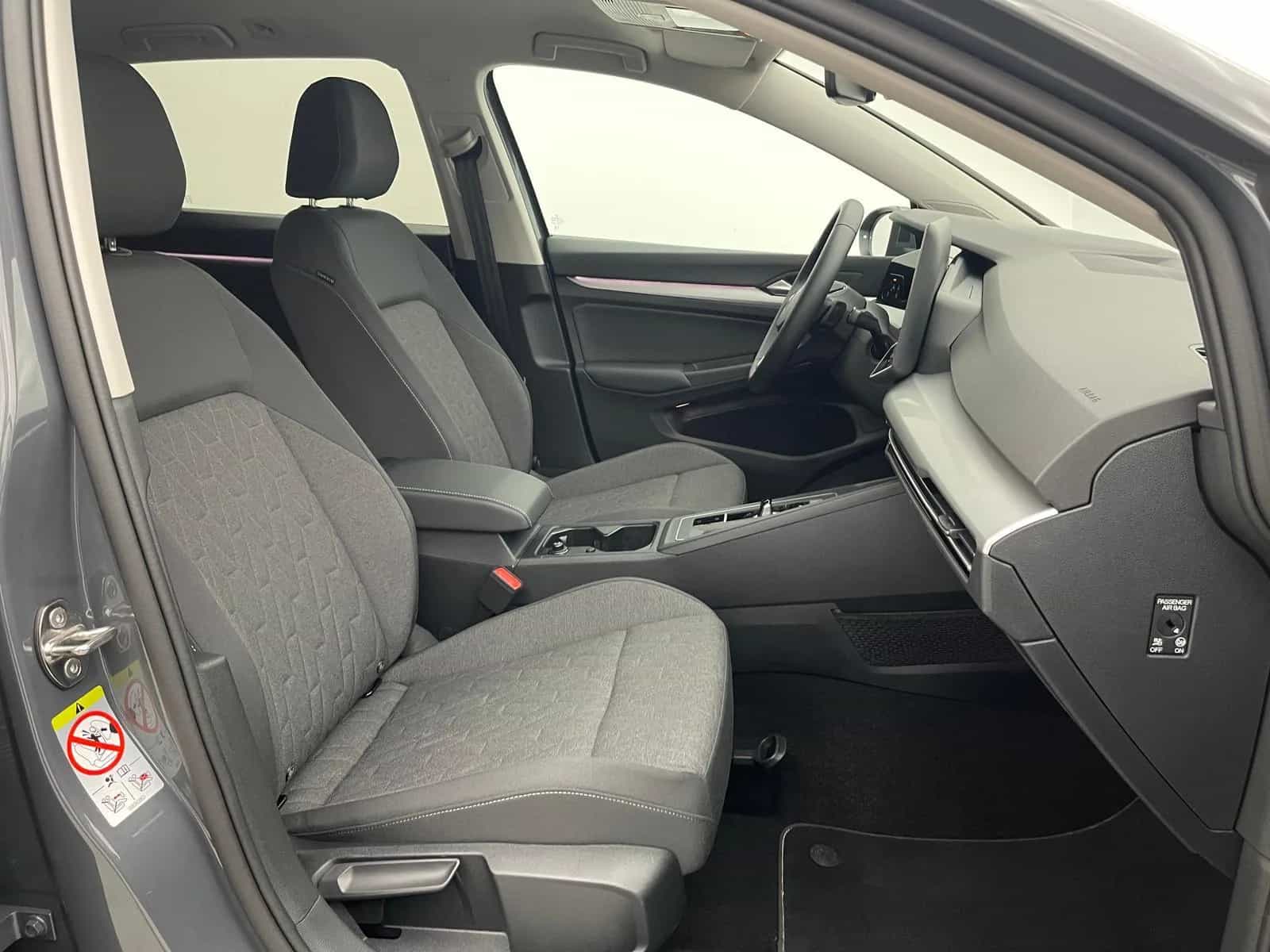Volkswagen Golf 09/2024-photo-28