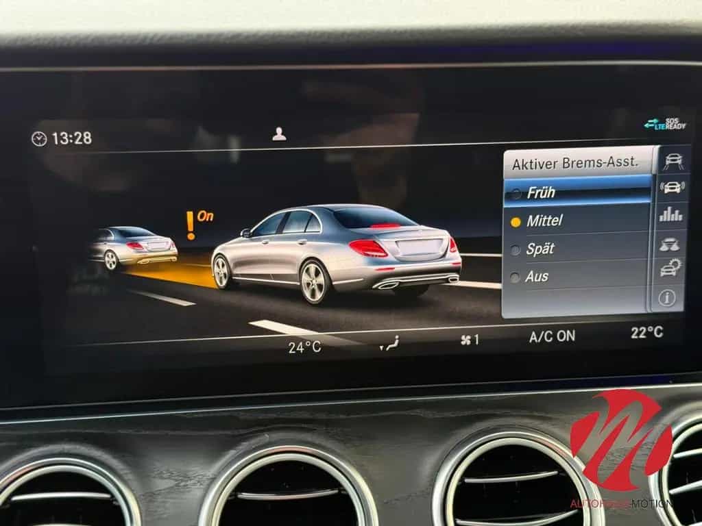Mercedes-Benz E-Class 300 AMG Sportstyle Edition ACC PANO PARKLENK 3 05/2020-photo-32
