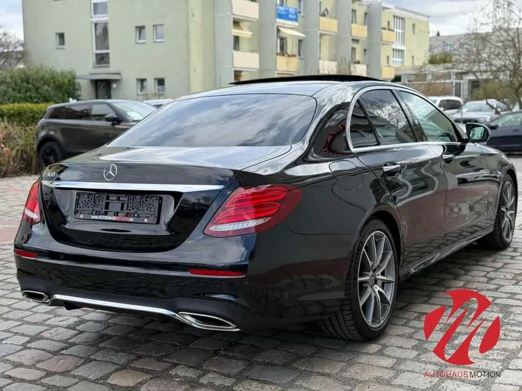 Mercedes-Benz E-Class 300 AMG Sportstyle Edition ACC PANO PARKLENK 3 05/2020-photo-4