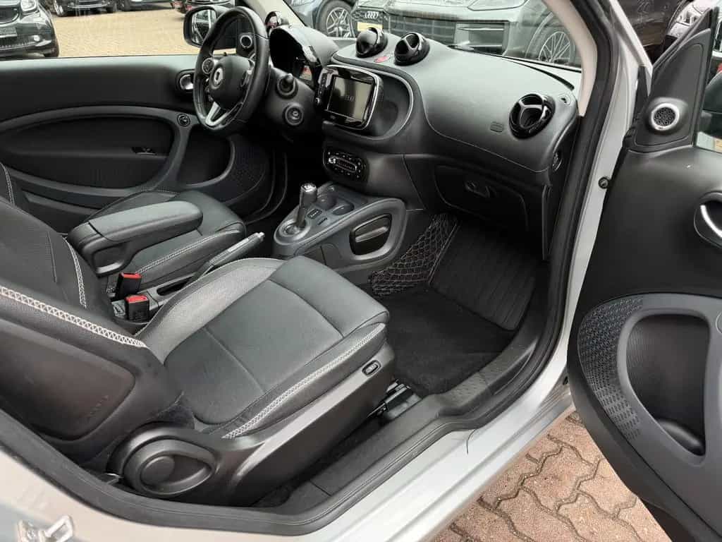 Smart ForTwo BRABUS Xcl*LEDER*PANO*SHZ*NAVI*JBL*KAM* 06/2018-photo-4