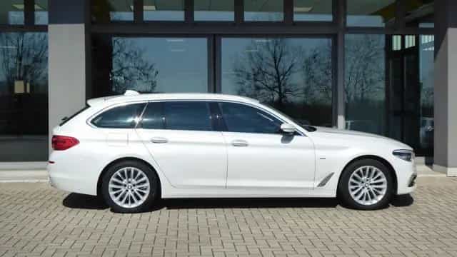 BMW 5 Series 520 d Touring Luxury Automatico 06/2017-photo-3