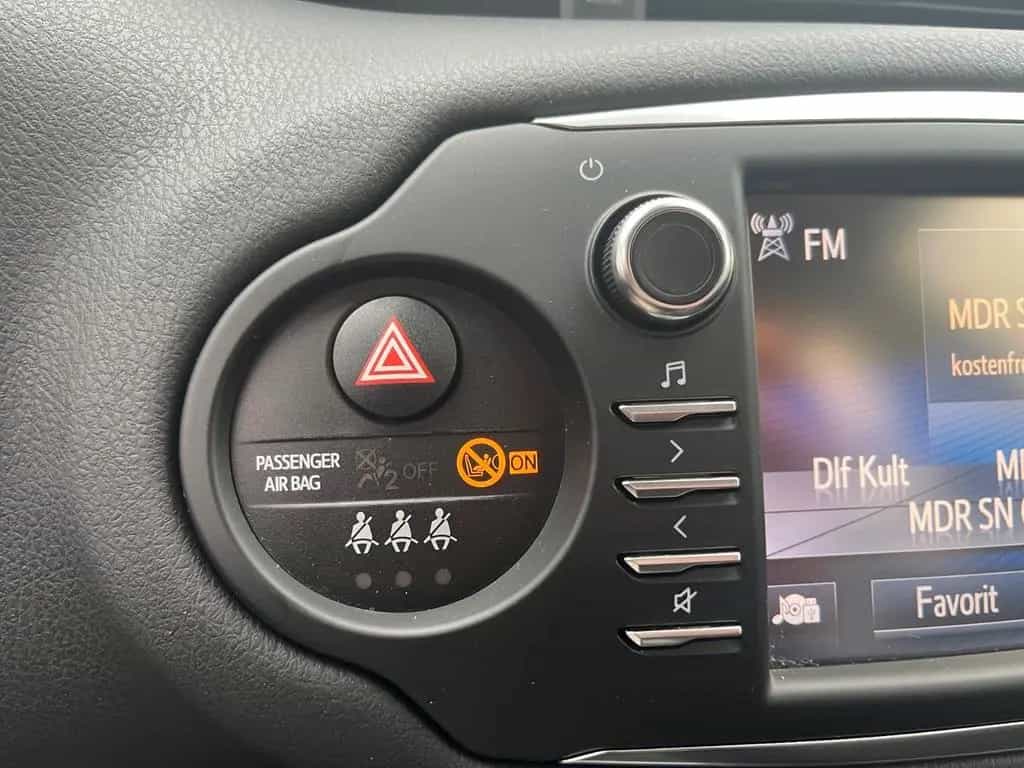 Toyota Yaris 1,5-Dual-VVT-iE Team Deutschland 05/2018-photo-13