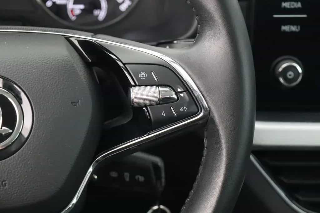 Skoda Kamiq TOUR 1.0TSI ANHÄNGERKUPPLUNG+APPLE/ANDROID 04/2023-photo-12