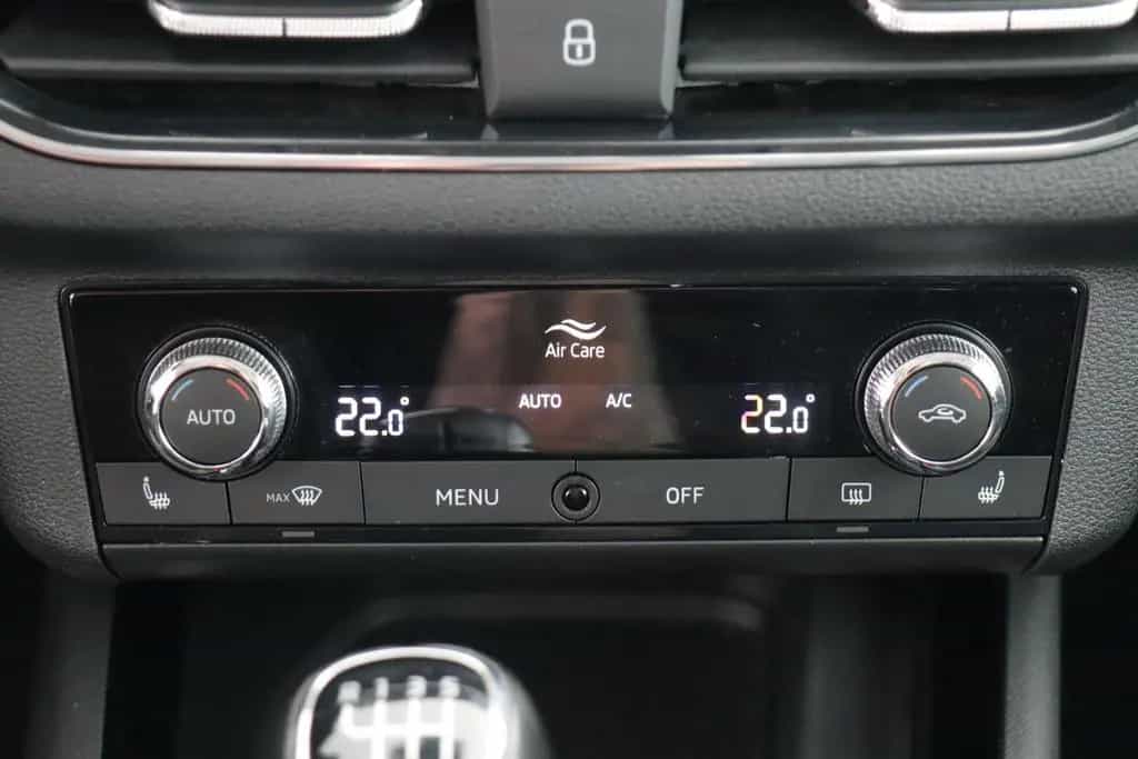 Skoda Kamiq TOUR 1.0TSI ANHÄNGERKUPPLUNG+APPLE/ANDROID 04/2023-photo-17