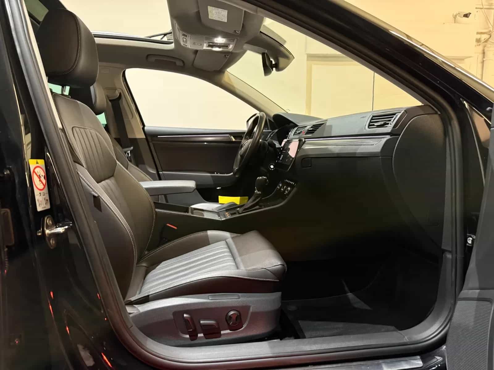 Skoda Superb 11/2021-photo-21