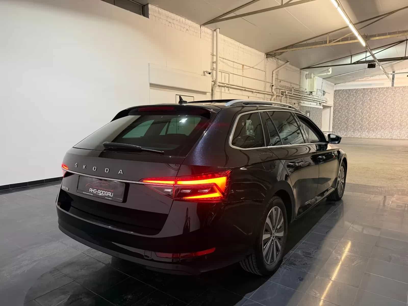 Skoda Superb 11/2021-photo-7