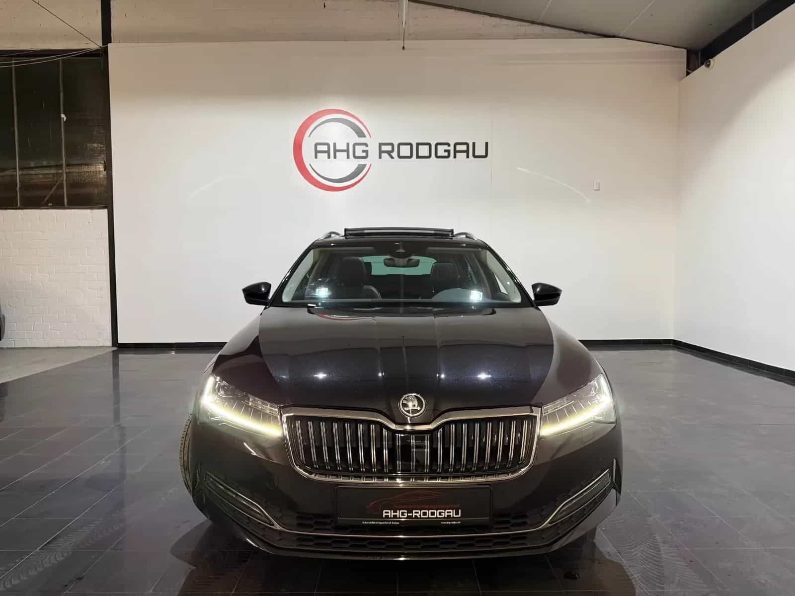 Skoda Superb 11/2021-photo-8