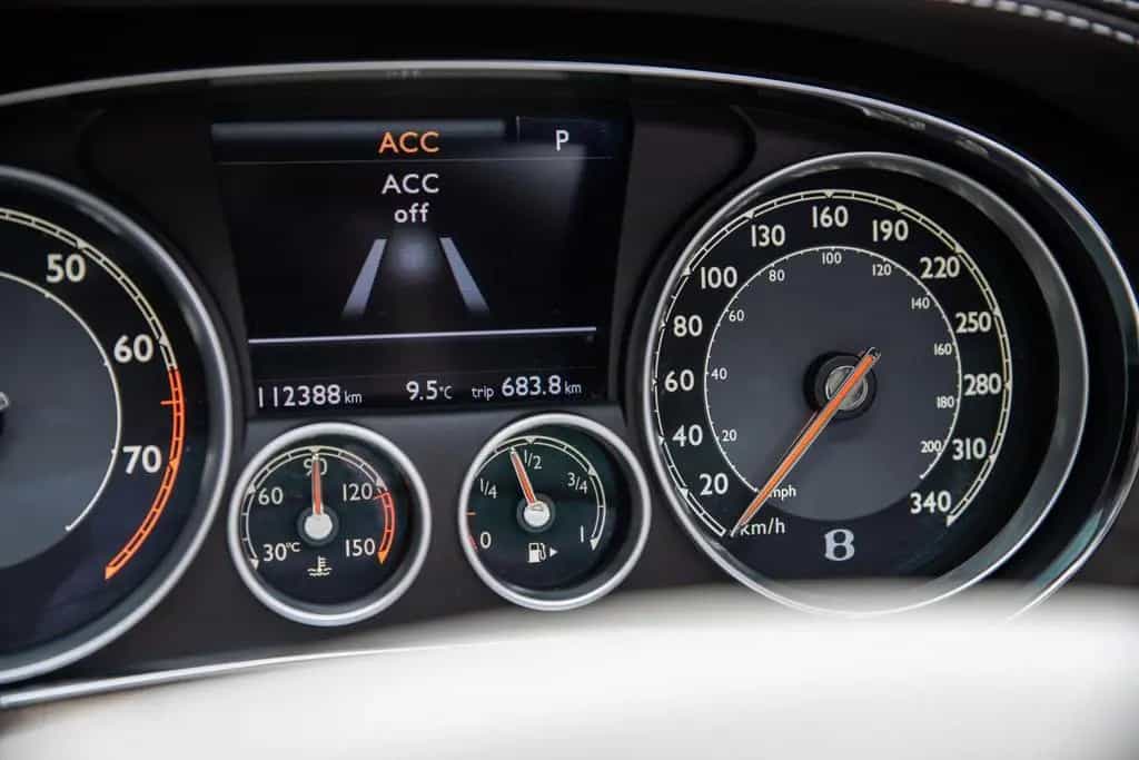 Bentley Flying Spur 6.0 W12 / CERAMIC / SUNROOF 01/2014-photo-23