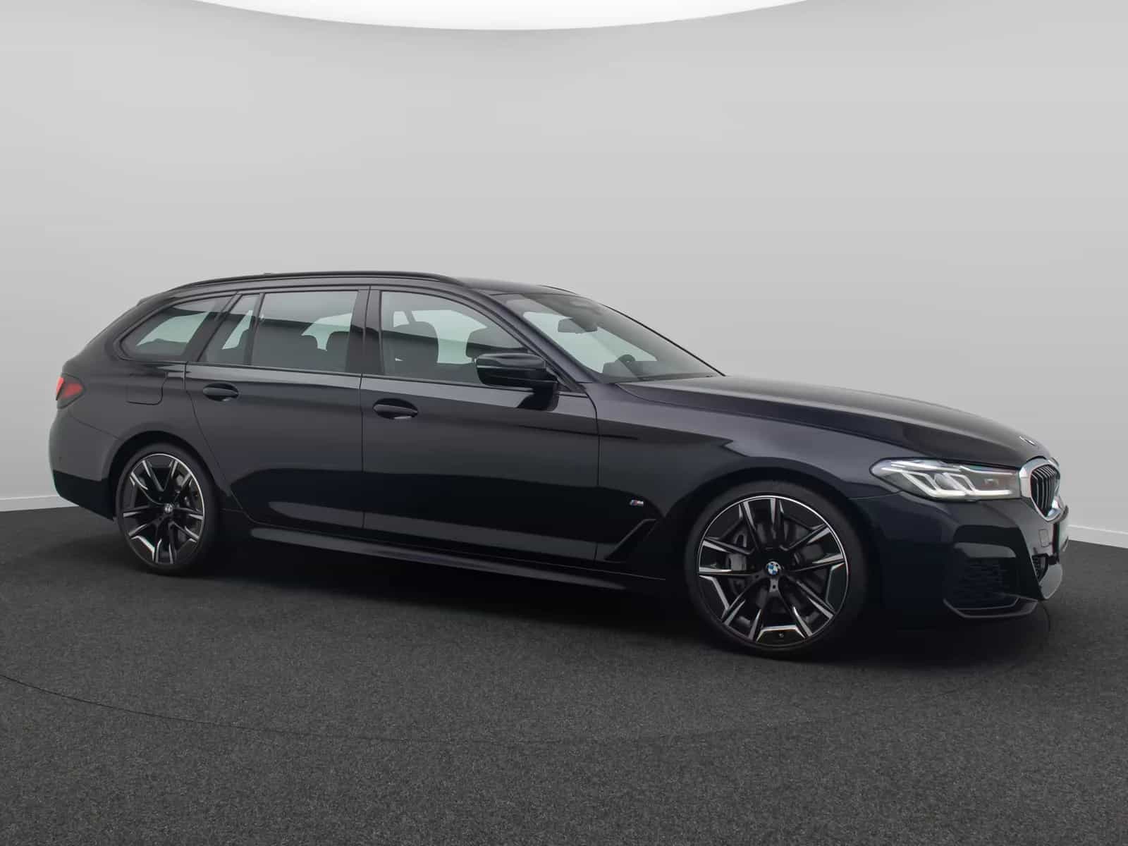 BMW 5 Series 540d xD Luxury Line Panorama H/K HUD Belüftung 11/2022-photo-3
