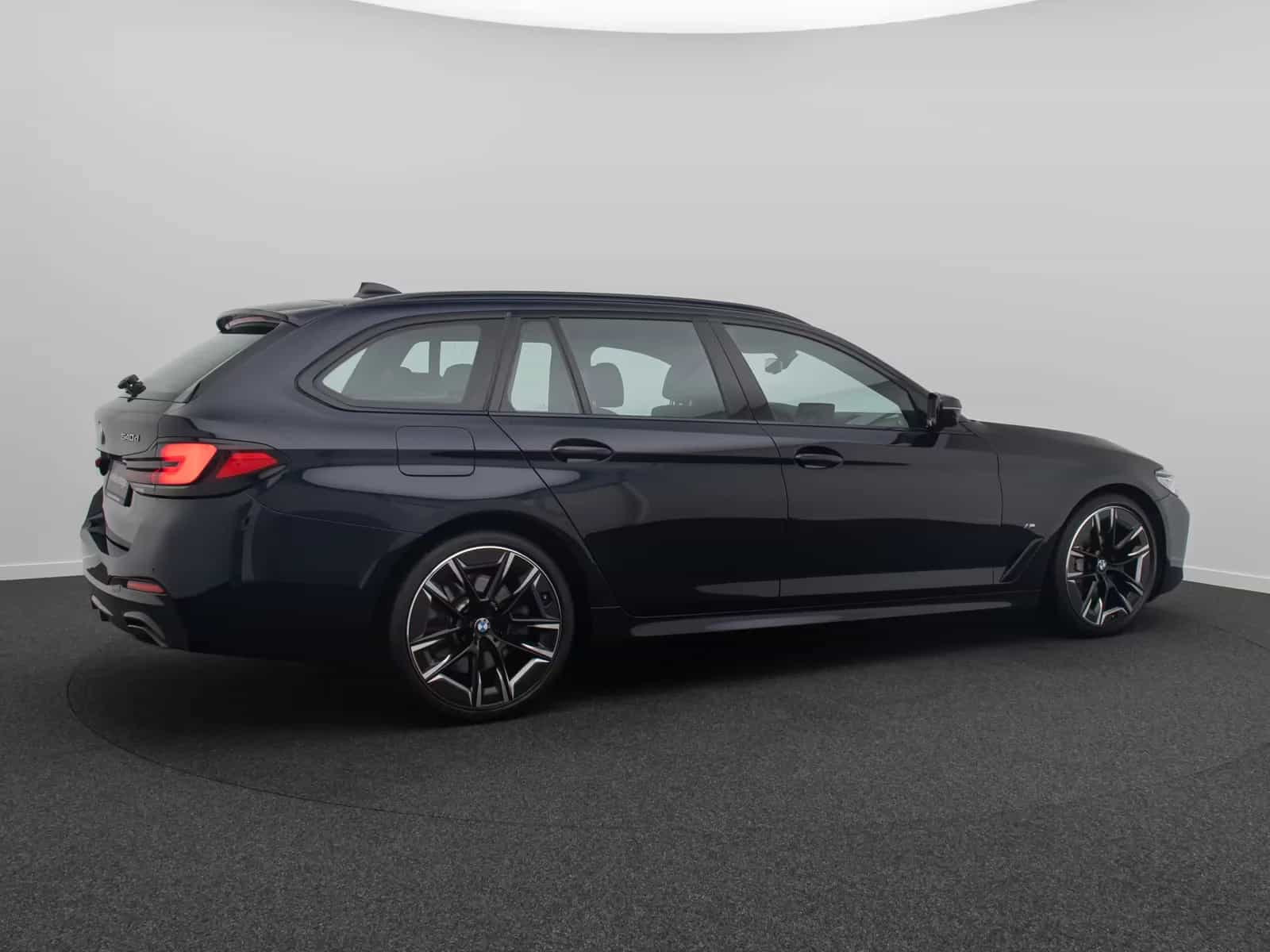 BMW 5 Series 540d xD Luxury Line Panorama H/K HUD Belüftung 11/2022-photo-5