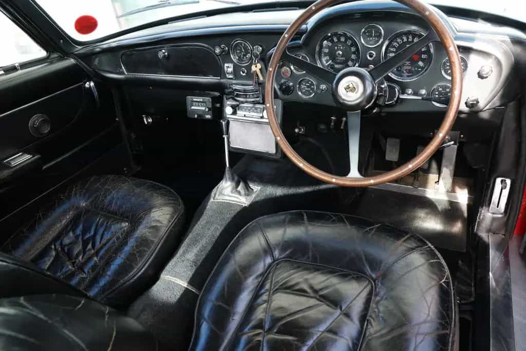 Aston Martin DB 6, Matching Number; 5 Speed Manual 03/1967-photo-17