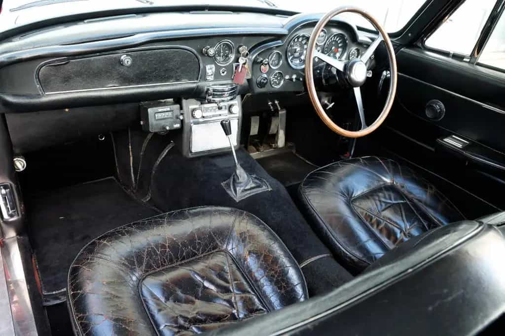 Aston Martin DB 6, Matching Number; 5 Speed Manual 03/1967-photo-19