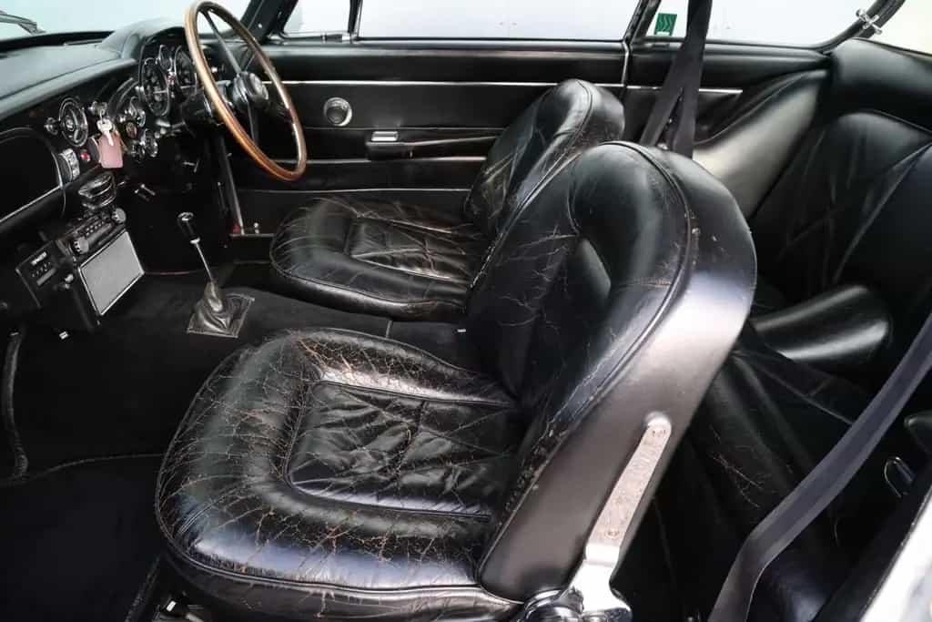 Aston Martin DB 6, Matching Number; 5 Speed Manual 03/1967-photo-2