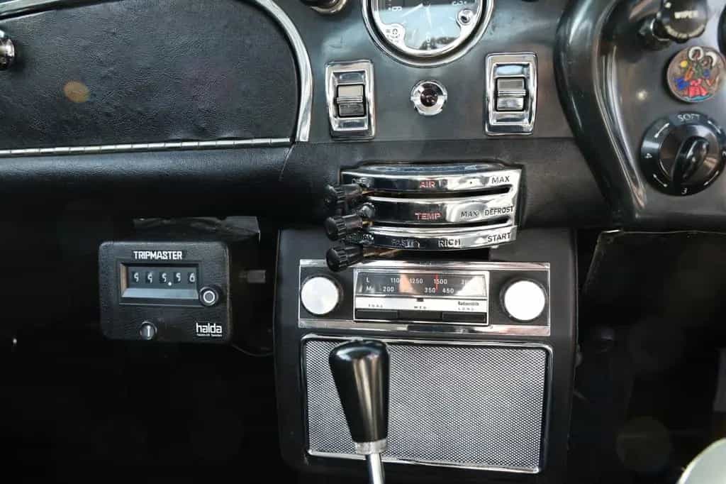 Aston Martin DB 6, Matching Number; 5 Speed Manual 03/1967-photo-21