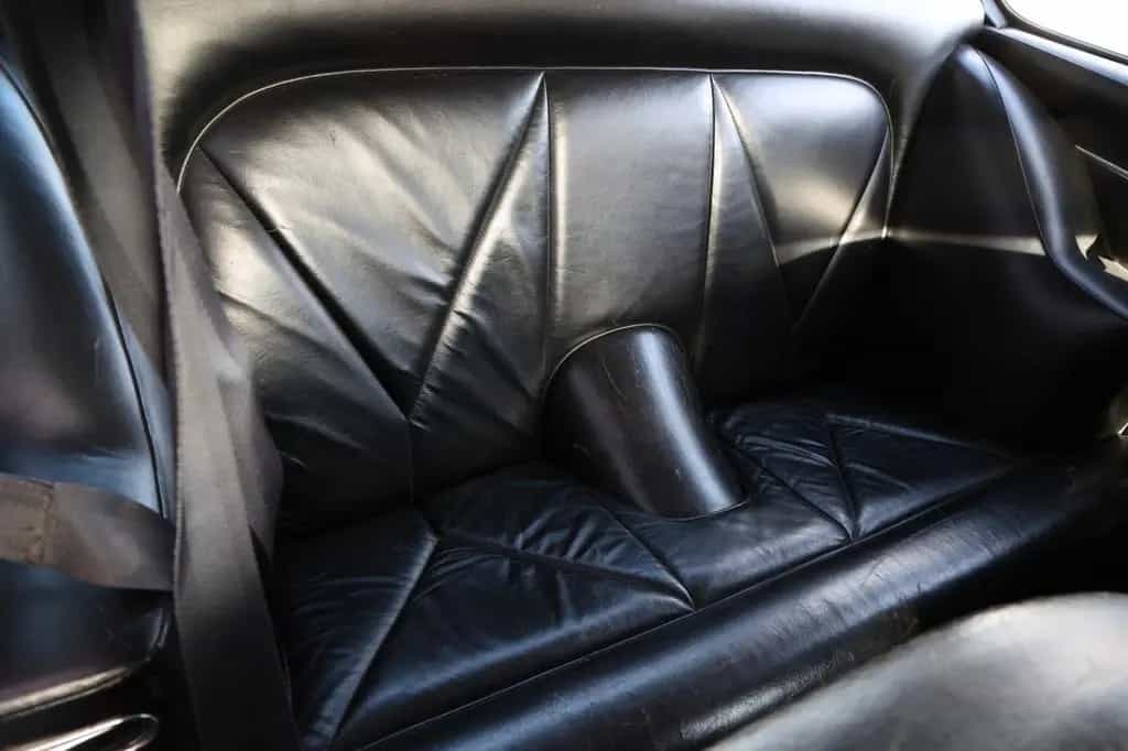 Aston Martin DB 6, Matching Number; 5 Speed Manual 03/1967-photo-22