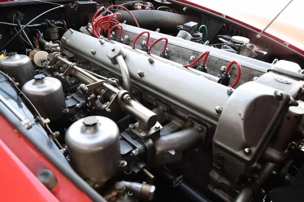 Aston Martin DB 6, Matching Number; 5 Speed Manual 03/1967-photo-23