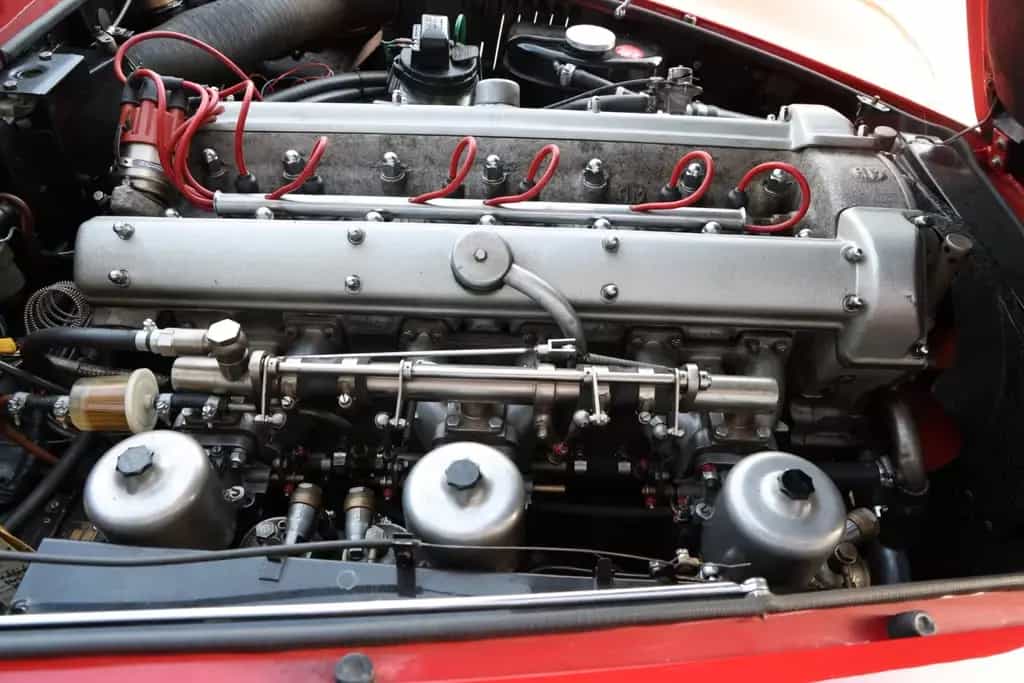 Aston Martin DB 6, Matching Number; 5 Speed Manual 03/1967-photo-3