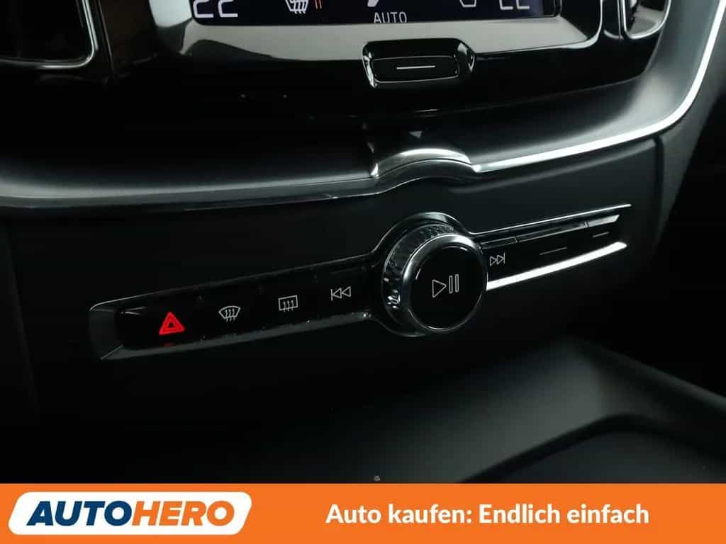 Volvo 2.0 D4 Momentum AWD Aut.*NAV*LED*TEMP*PDC*SHZ* 10/2017-photo-23