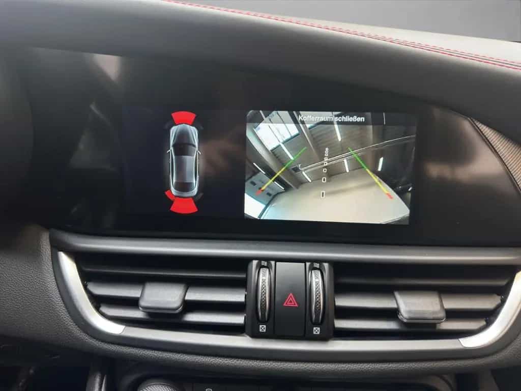 Alfa Romeo Giulia Competizione Q4/Kamera/Totwinkel/Spur 06/2023-photo-8
