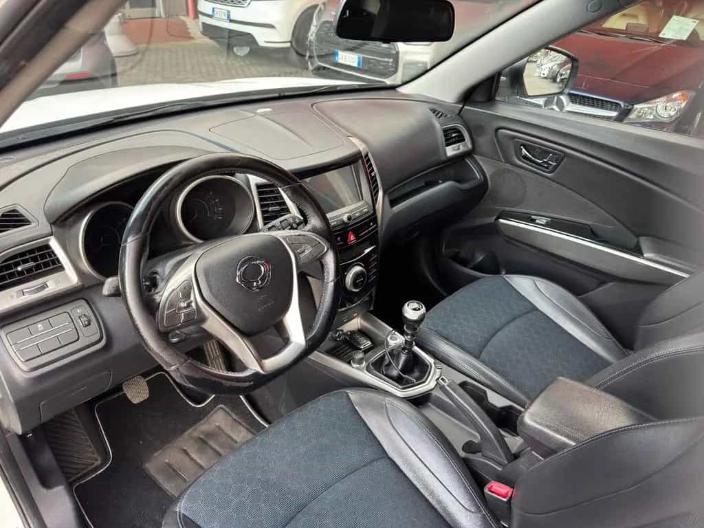 Ssangyong Tivoli 1.6 2WD ADATTA A NEOPATENTATI 07/2015-photo-10