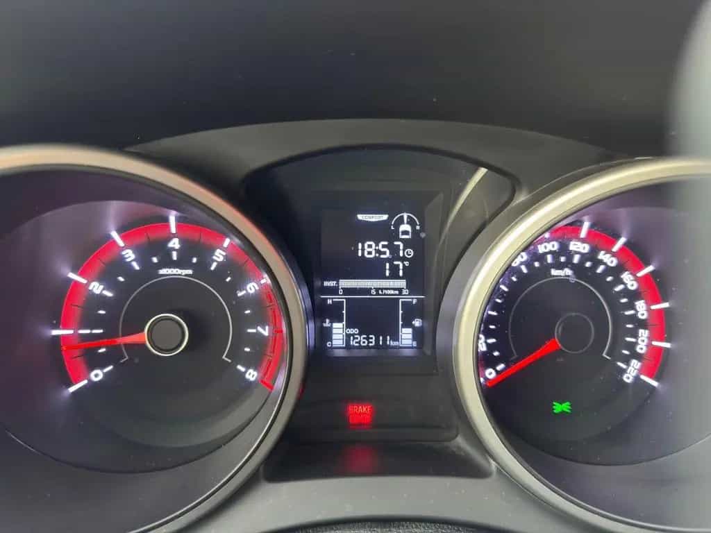 Ssangyong Tivoli 1.6 2WD ADATTA A NEOPATENTATI 07/2015-photo-13