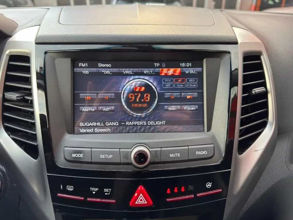 Ssangyong Tivoli 1.6 2WD ADATTA A NEOPATENTATI 07/2015-photo-14