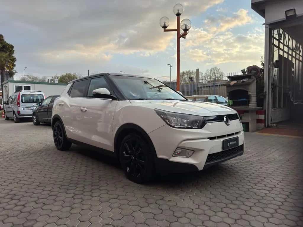 Ssangyong Tivoli 1.6 2WD ADATTA A NEOPATENTATI 07/2015-photo-2