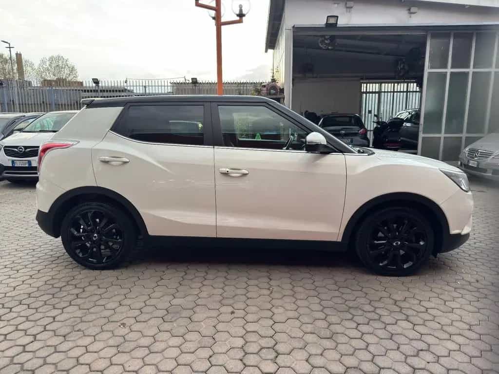 Ssangyong Tivoli 1.6 2WD ADATTA A NEOPATENTATI 07/2015-photo-3