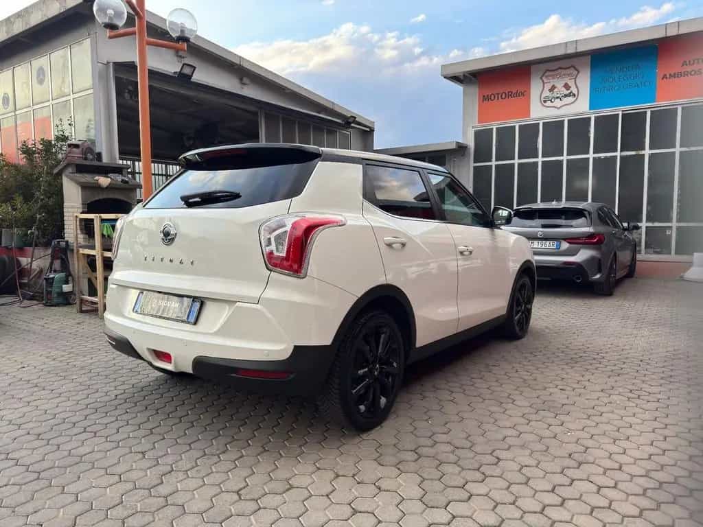 Ssangyong Tivoli 1.6 2WD ADATTA A NEOPATENTATI 07/2015-photo-4
