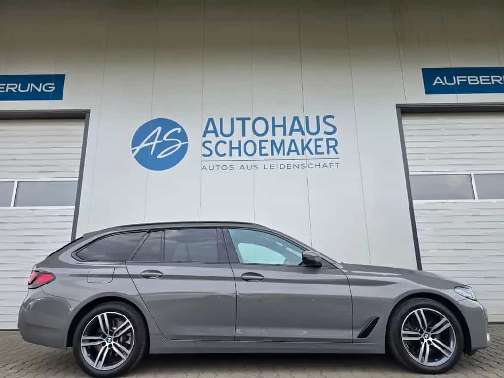 BMW 520 d xDrive Luxury Line*FACELIFT*Nappa,Laser,ACC 01/2022-photo-2