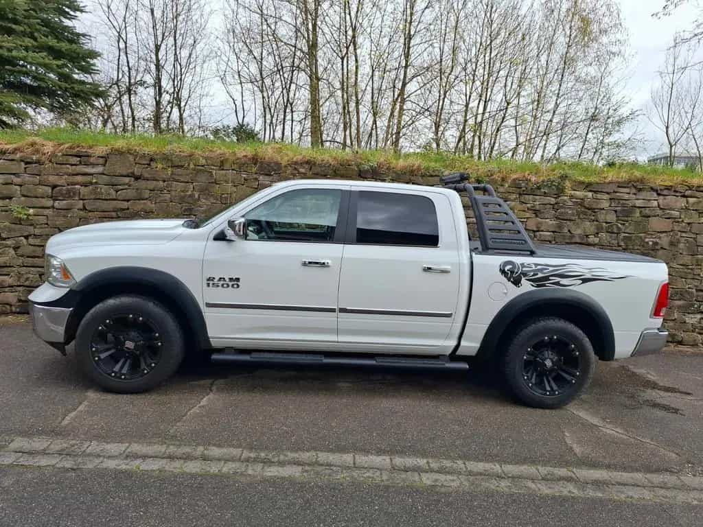 Dodge RAM 1500 Laramie 5.7 Ltr Hemi Kamera Navi LPG 10/2018-photo-1