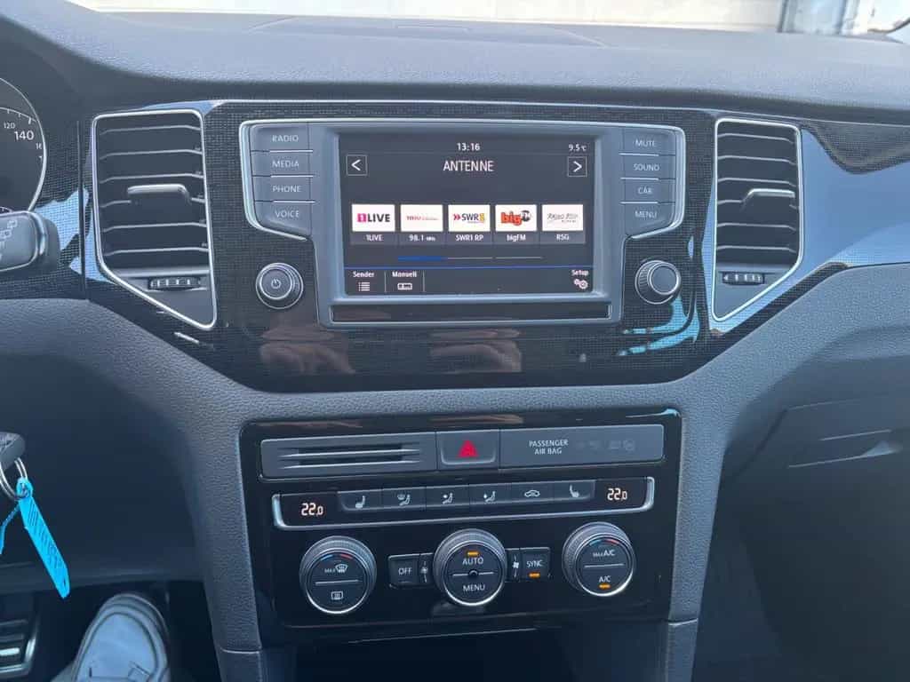 Volkswagen Golf VII Sportsvan Sound SHZ Carplay ACC 08/2017-photo-19