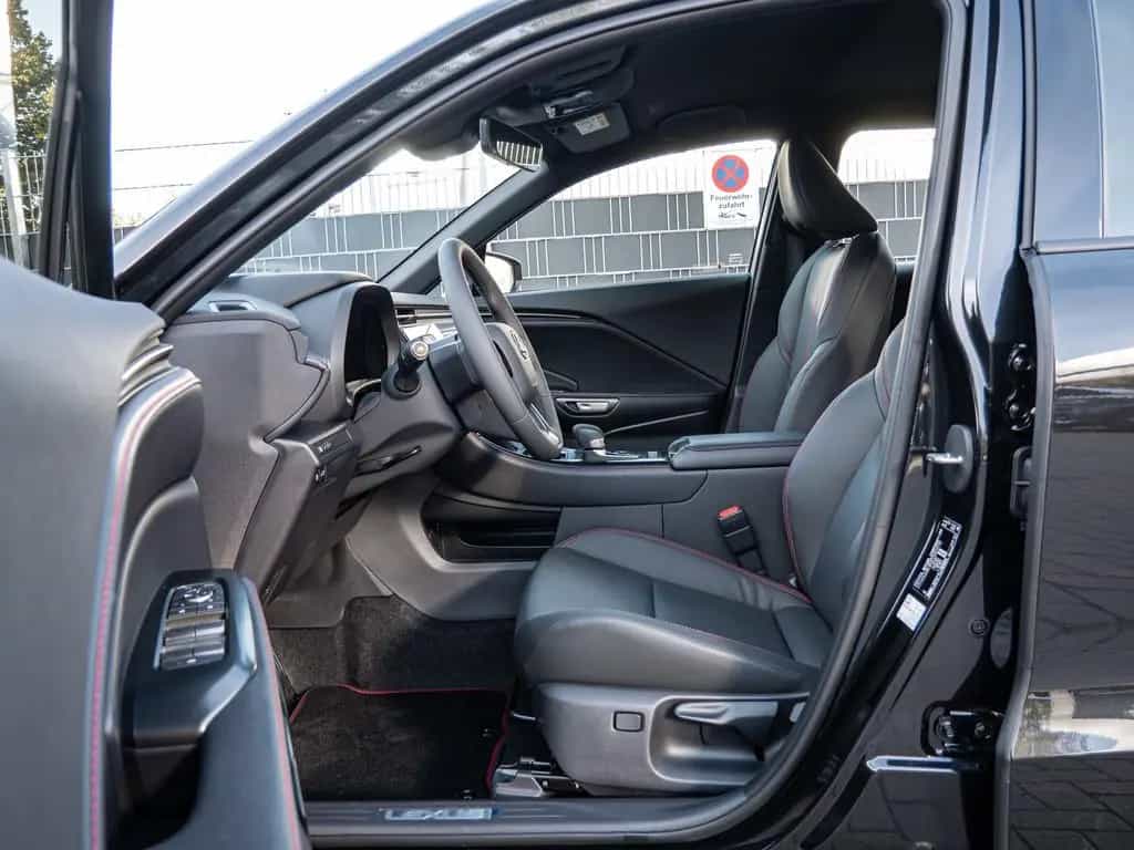 Lexus LBX Elegant Black Edition SHZ EL. HECKKL. LED null-photo-10