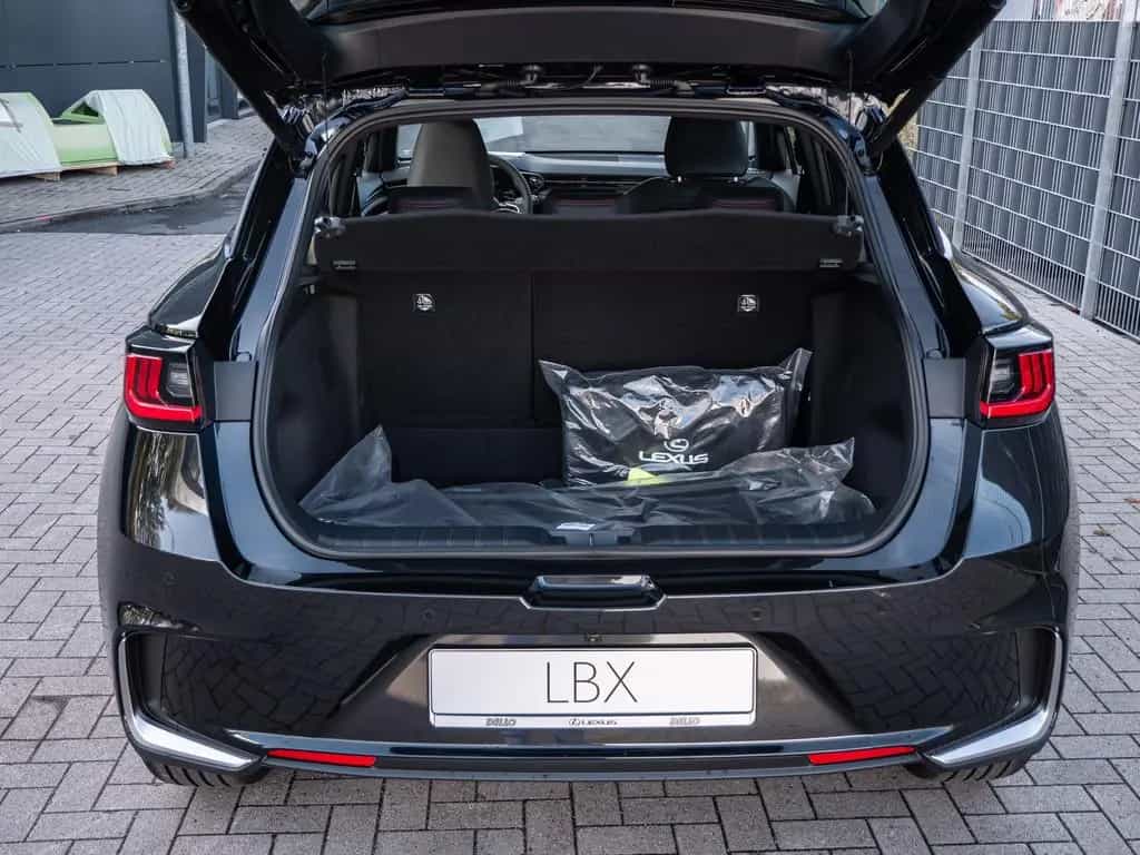 Lexus LBX Elegant Black Edition SHZ EL. HECKKL. LED null-photo-17