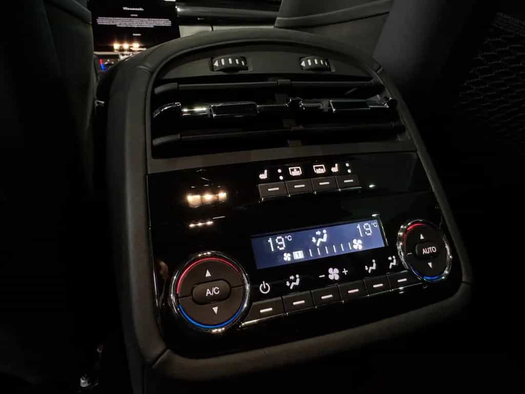Maserati Quattroporte GT/SCHIEBD/LED/NAVI/ACC/SITZBELÜFTU 08/2022-photo-17