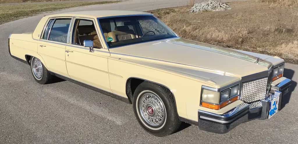 Cadillac Fleetwood Broughm 07/1987-photo-0