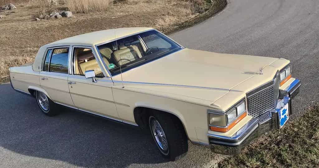 Cadillac Fleetwood Broughm 07/1987-photo-1