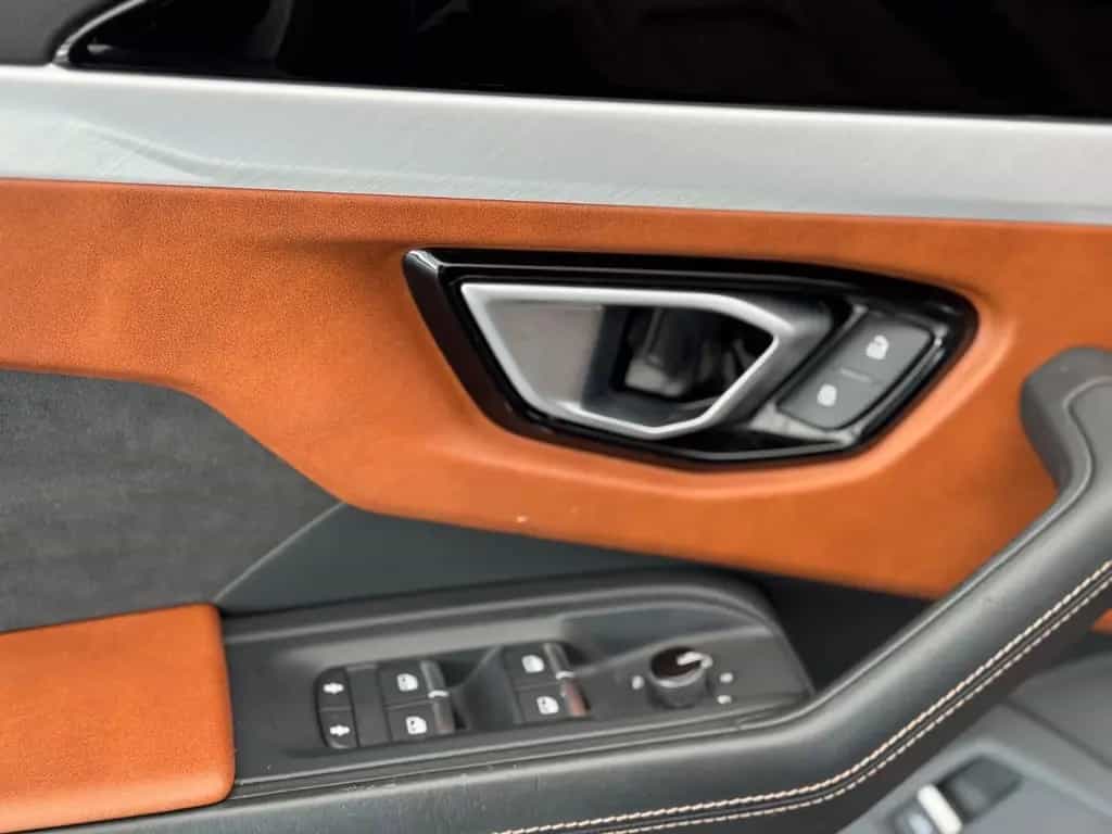 Lamborghini Urus Voll Ausstattung !!!! 03/2020-photo-11