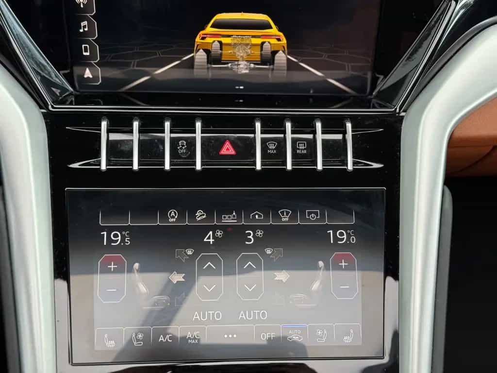 Lamborghini Urus Voll Ausstattung !!!! 03/2020-photo-19