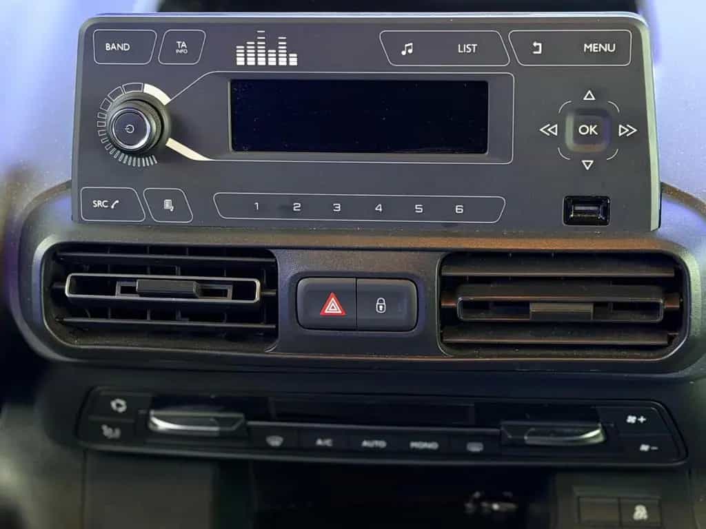 Citroën Berlingo Live XL Behindertengerecht-Rampe 05/2019-photo-24