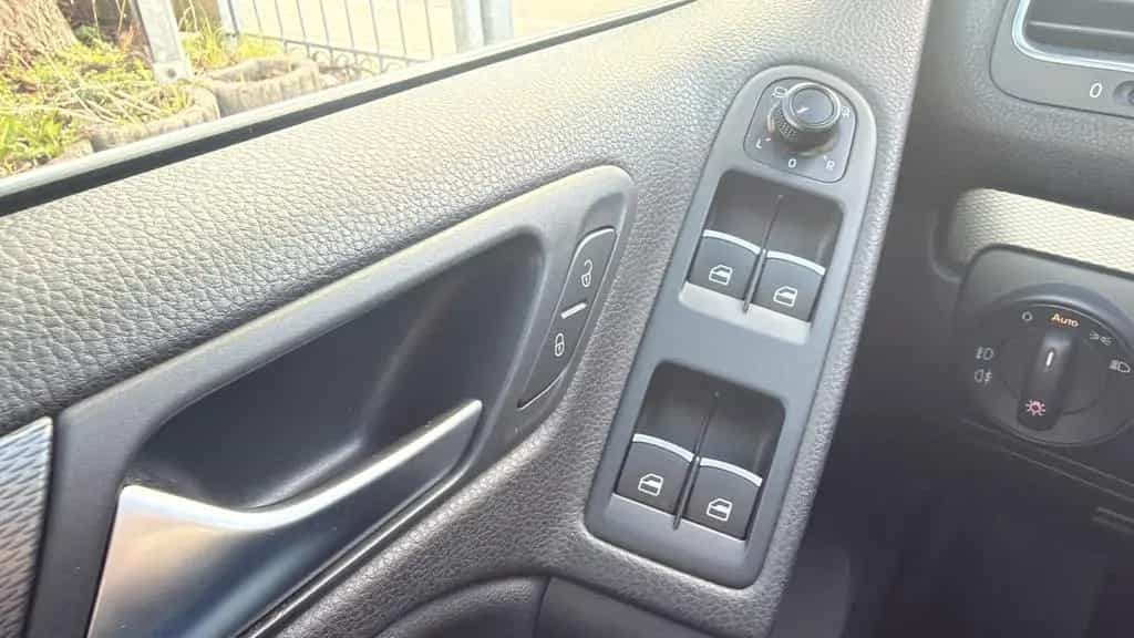 Volkswagen Golf VI Cabriolet Lounge BMT 09/2015-photo-19