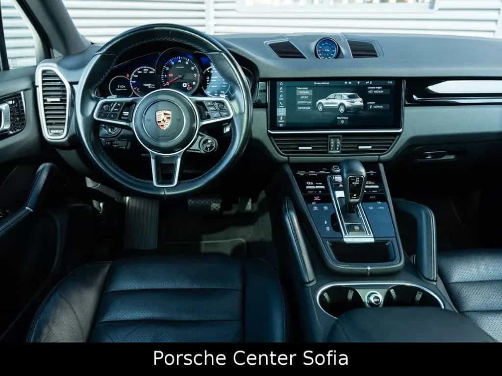 Porsche Cayenne 06/2020-photo-10
