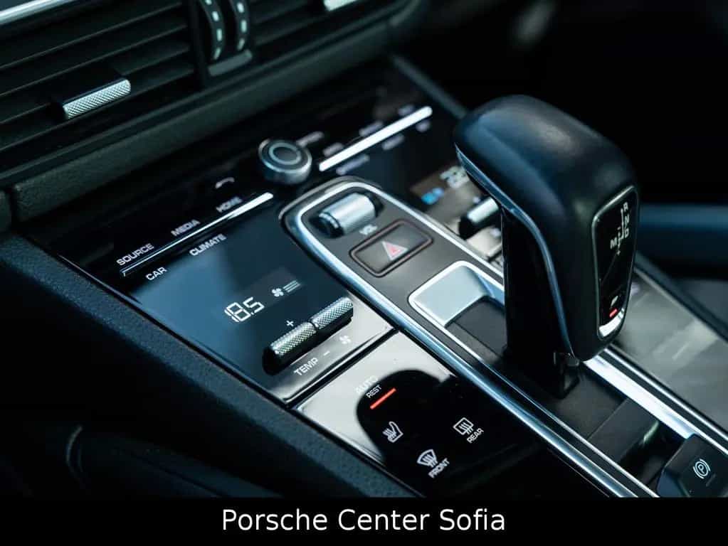 Porsche Cayenne 06/2020-photo-22